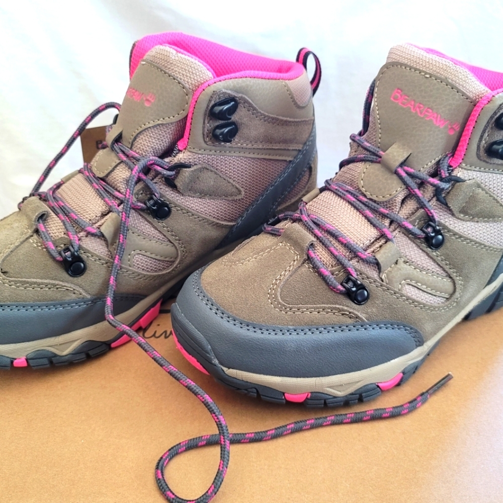 NEW! Womens BearPaw Hiking Shoes 8.5